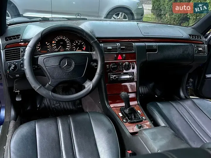 Mercedes-Benz E-Class 1996 photo 3