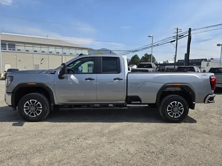 GMC Sierra 3500Hd 2026 photo 2