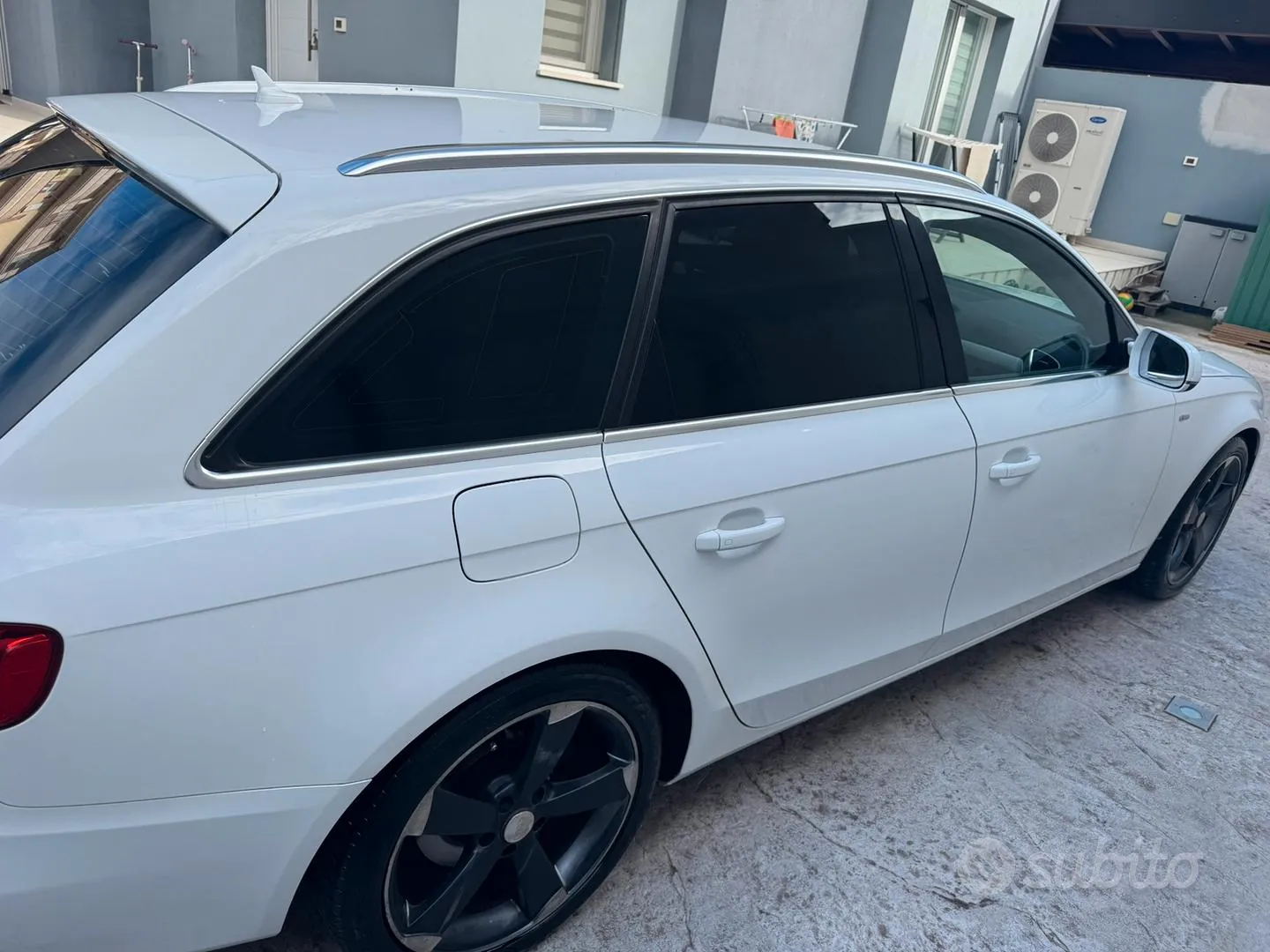 Audi A4 Avant 2011 photo 2