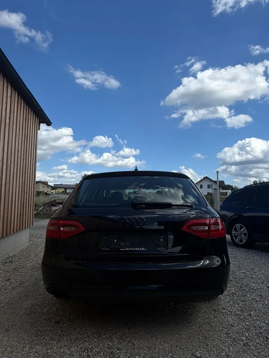 Audi A4 2013 photo 2