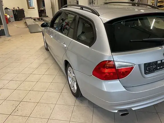 BMW 318I 2008 photo 4