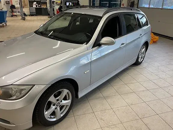 BMW 318I 2008 photo 2