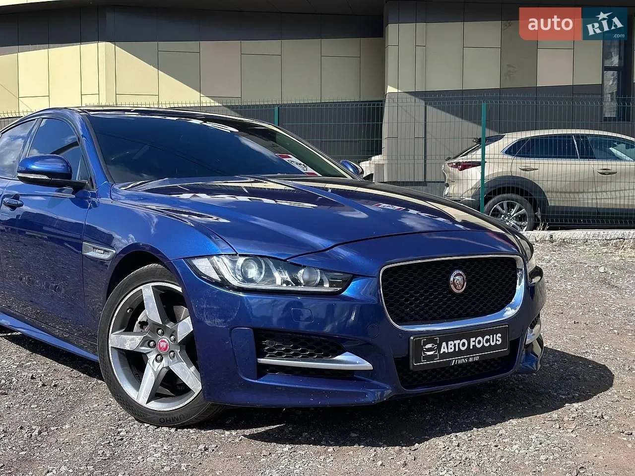 Jaguar Xe 2015 photo 2