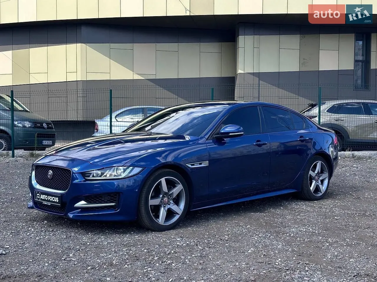 Jaguar Xe 2015 photo 4