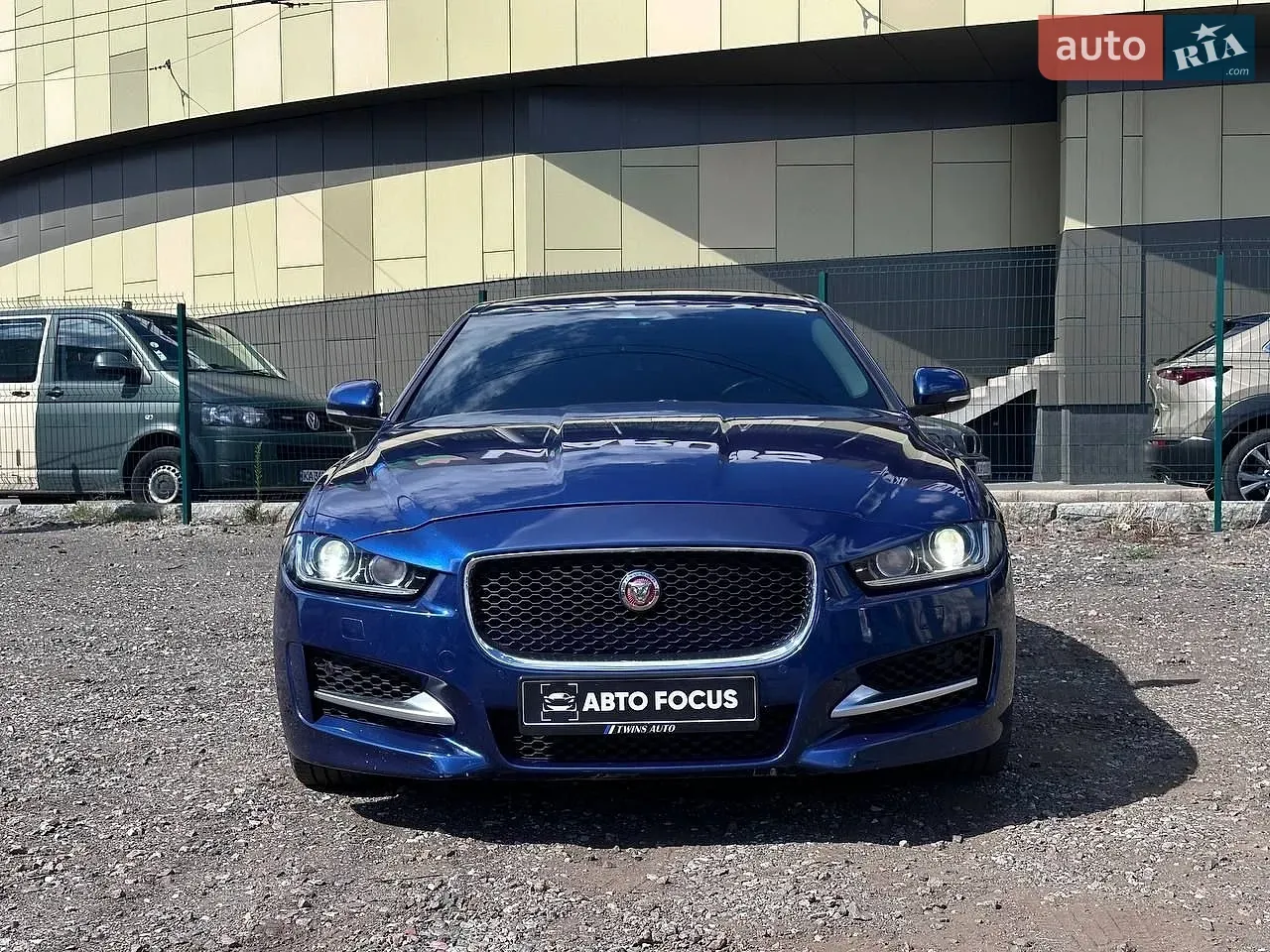 Jaguar Xe 2015 photo 3