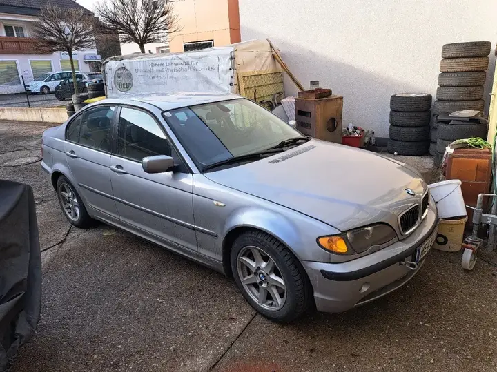 BMW 3 Series 2003 photo 2