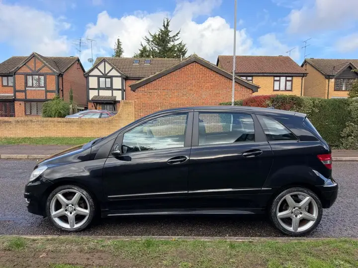 Mercedes-Benz B-Class 2010 photo 4