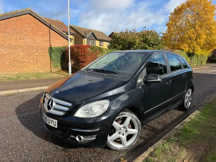 Mercedes-Benz B-Class 2010 photo 2