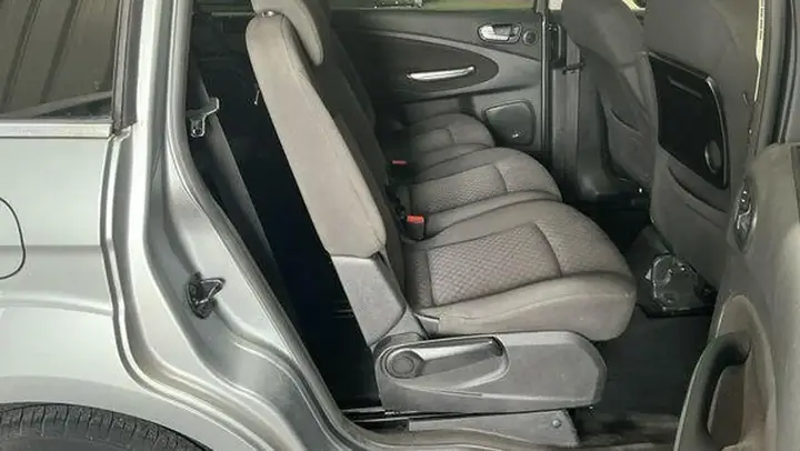 Ford Galaxy 2009 photo 4