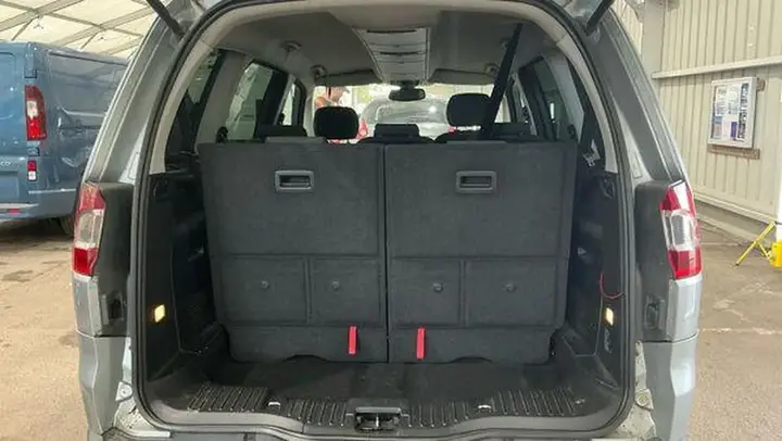 Ford Galaxy 2009 photo 5