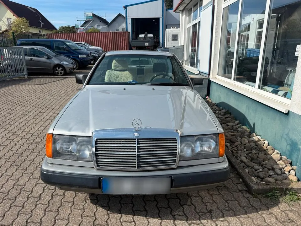 Mercedes-Benz W124
