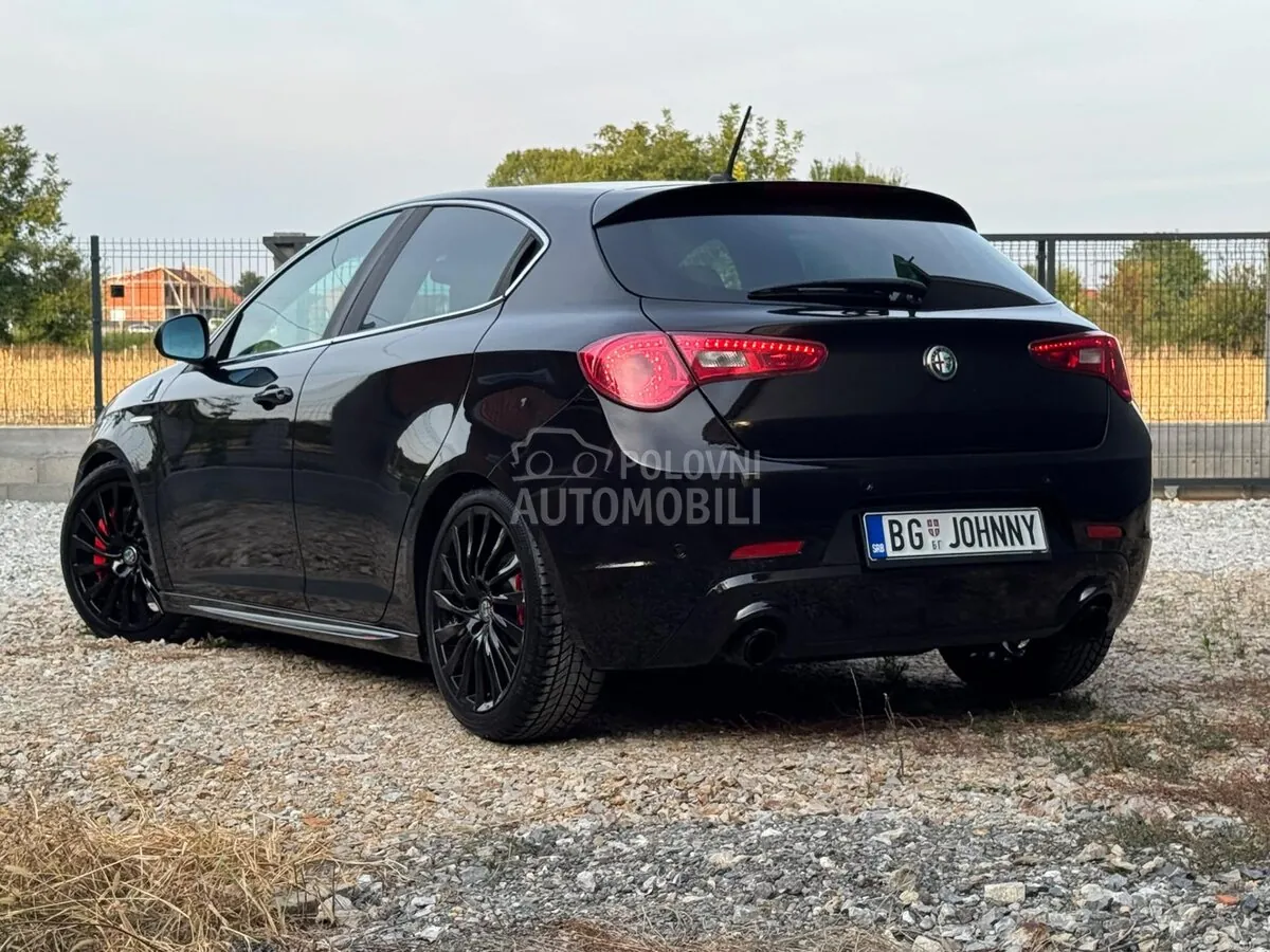 Alfa Romeo Giulietta 2011 photo 4