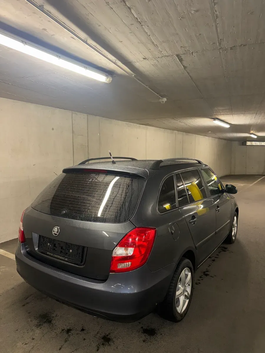 Skoda Fabia 2010 photo 3