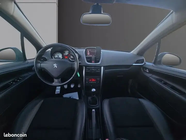 Peugeot 207 2012 photo 2