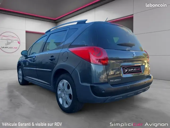 Peugeot 207 2012 photo 3