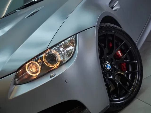 BMW M3 2010 photo 3