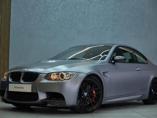 BMW M3 2010 photo 2