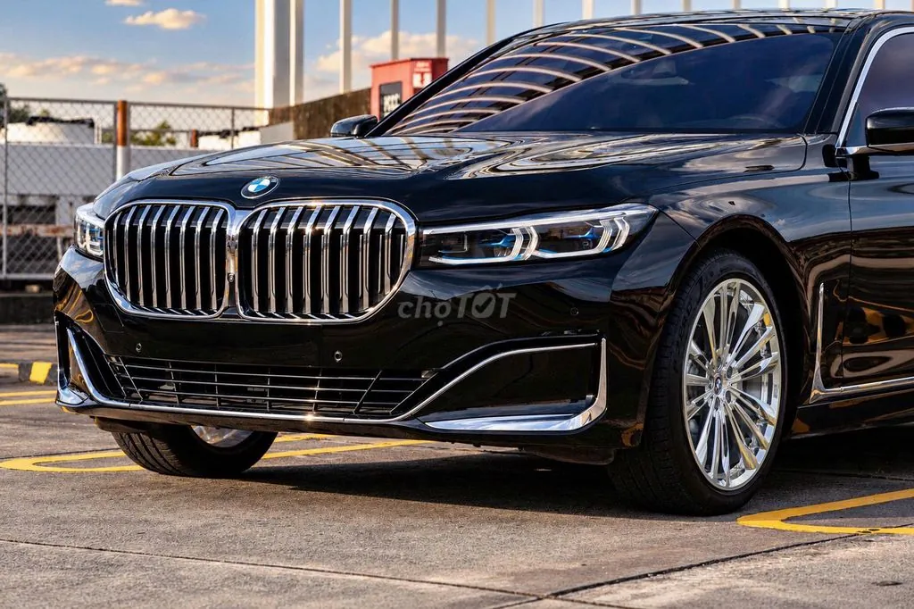 BMW 7 Series 2021 photo 2