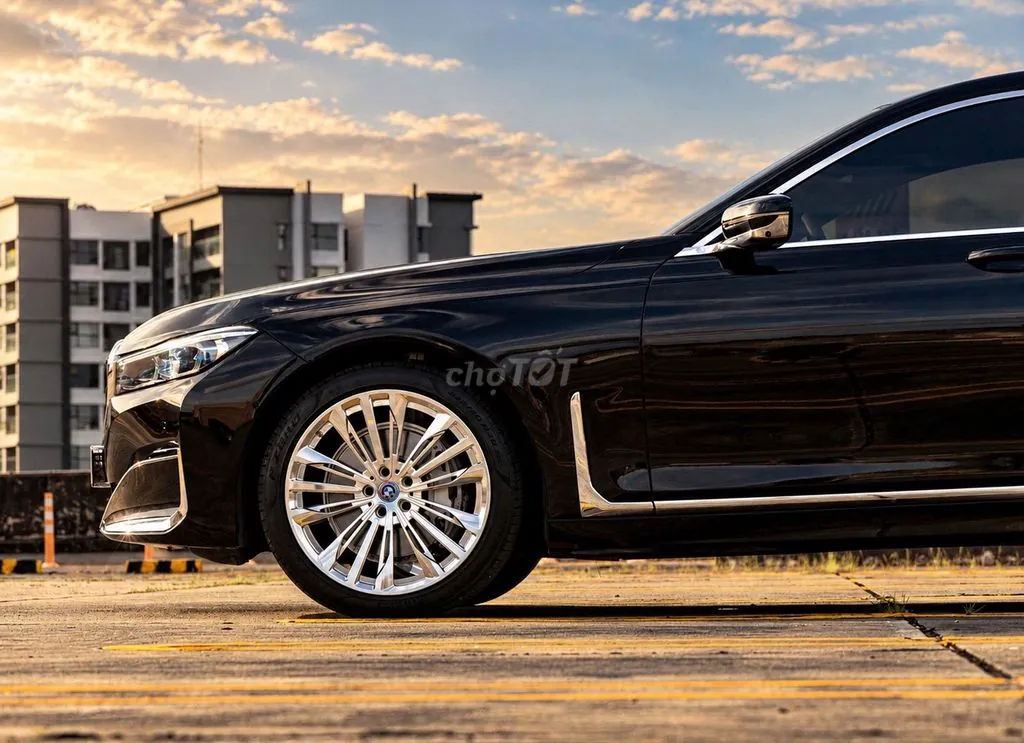 BMW 7 Series 2021 photo 4