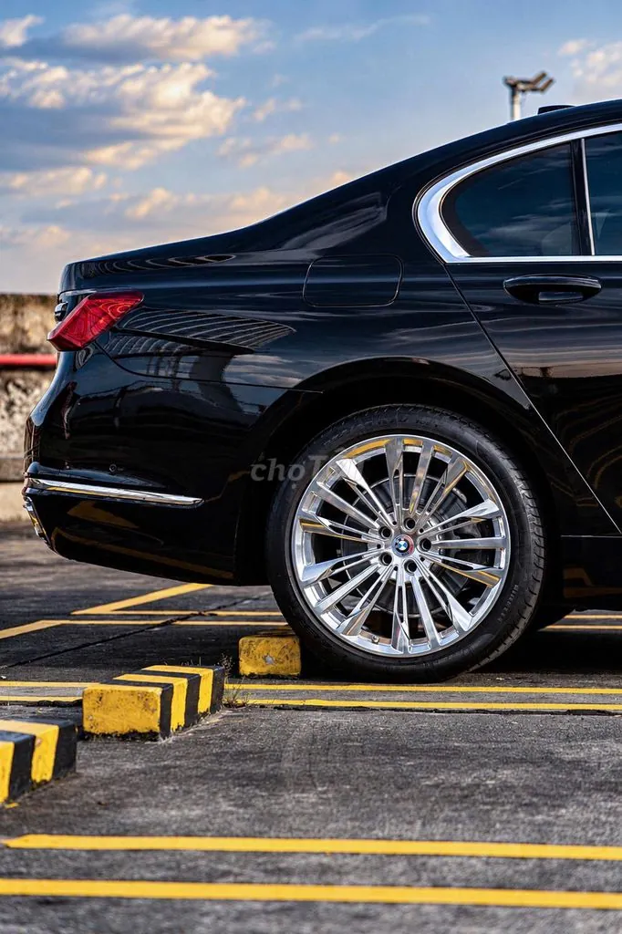 BMW 7 Series 2021 photo 3