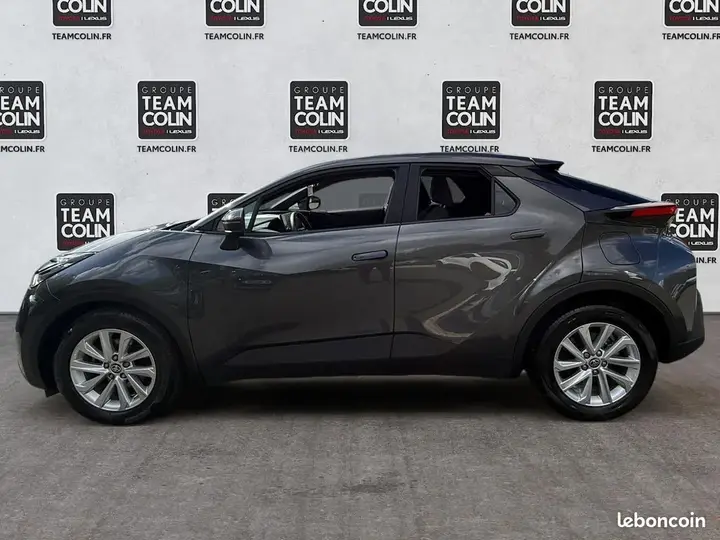 Toyota C-Hr 2024 photo 2