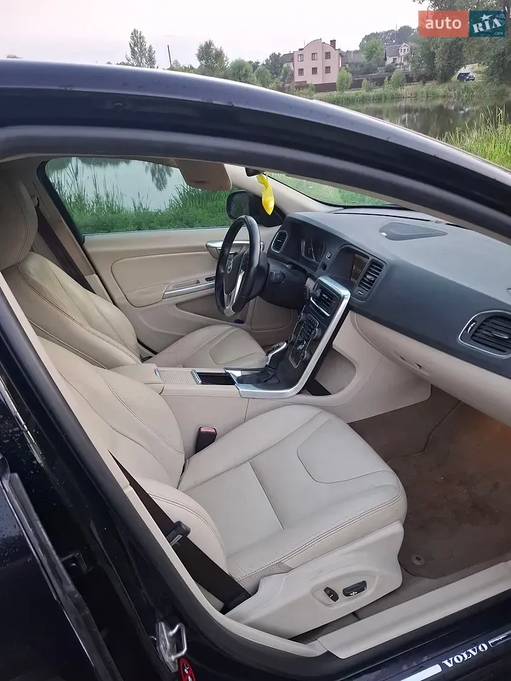 Volvo S60 2015 photo 2