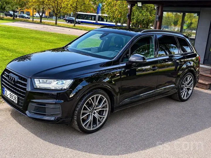 Audi Q7 2017 photo 2