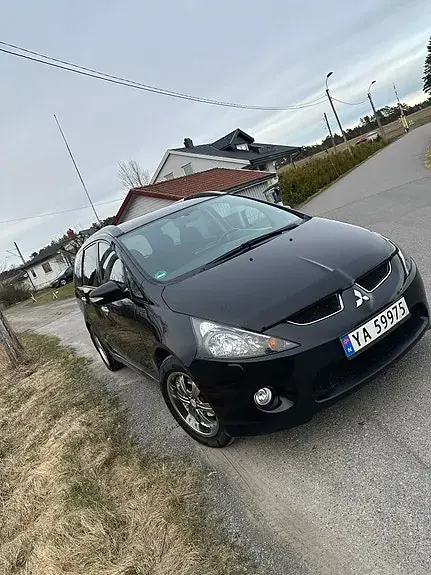 Mitsubishi Grandis 2006 photo 2