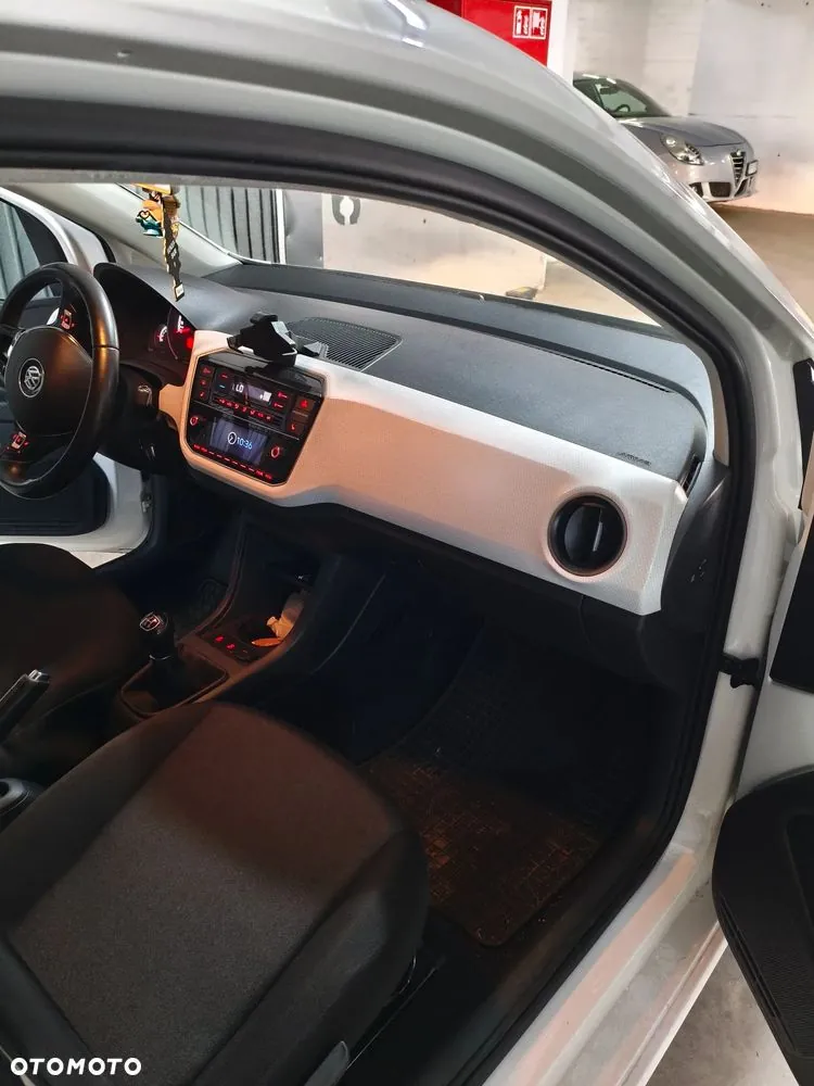 Volkswagen Up 2017 photo 2