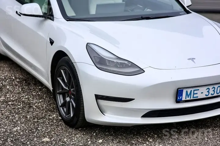 Tesla Model 3 2021 photo 2