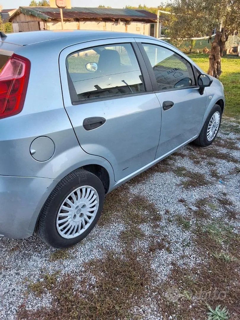 Fiat Grande Punto 2006 photo 2