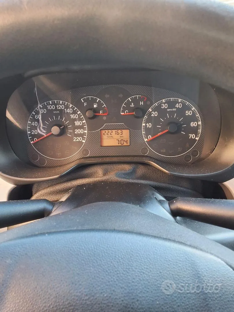 Fiat Grande Punto 2006 photo 4