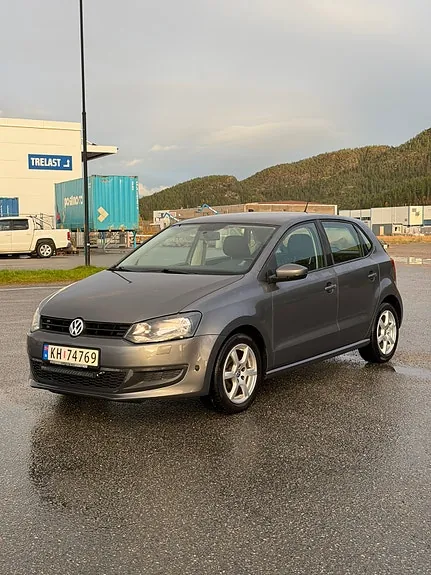 Volkswagen Polo 2011 photo 2