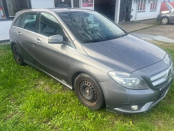 Mercedes-Benz B200 2013 photo 2