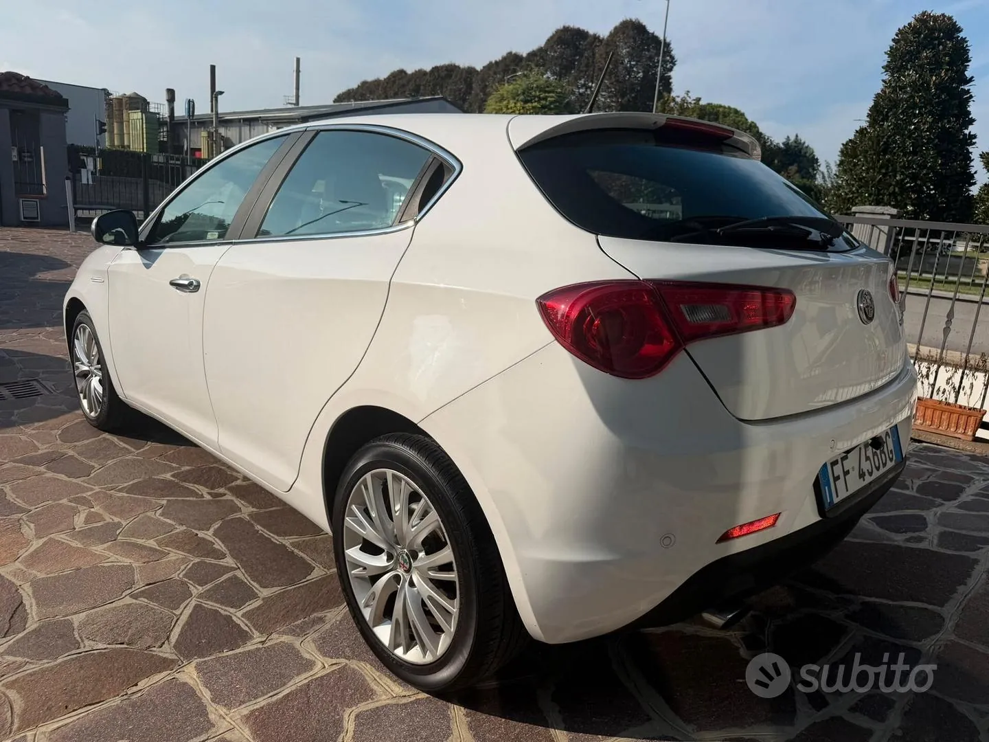 Alfa Romeo Giulietta 2016 photo 2