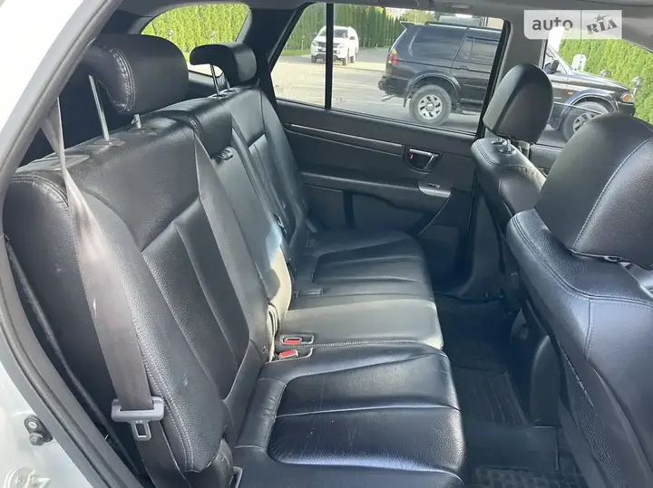 Hyundai Santa Fe 2011 photo 2