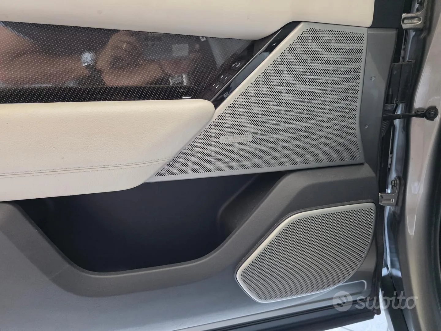 Land Rover Range Rover Velar 2018 photo 3