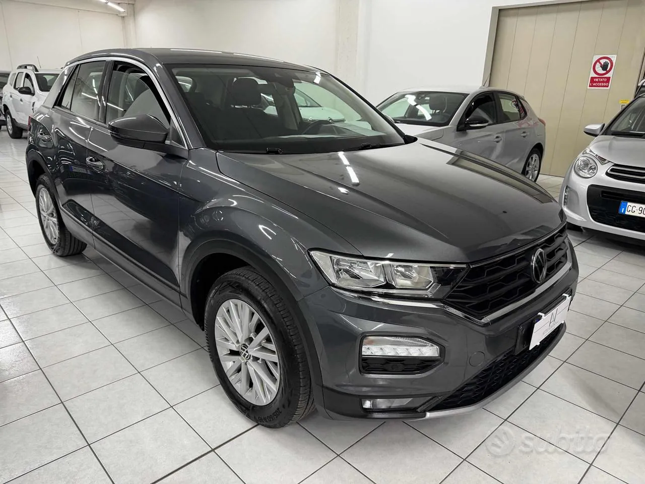 Volkswagen T-Roc 2021 photo 2
