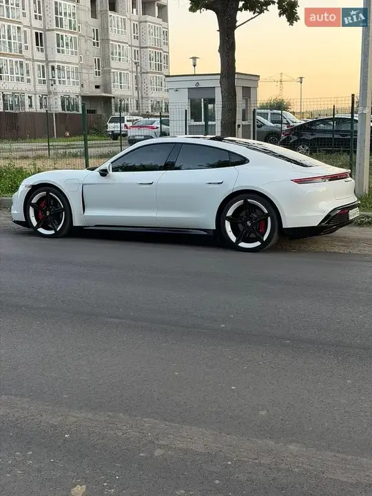 Porsche Taycan 2020 photo 2