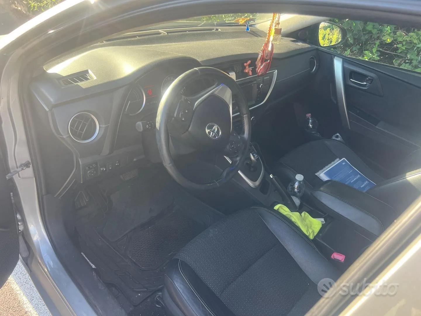 Toyota Auris 2013 photo 2