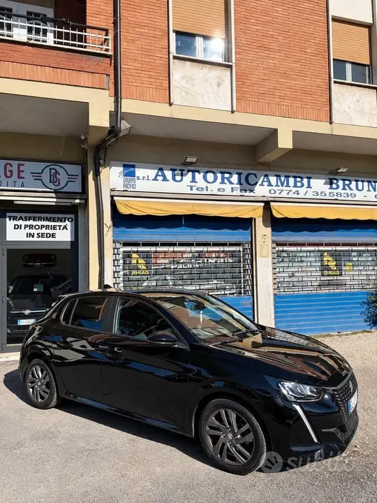 Peugeot 208 2022 photo 2