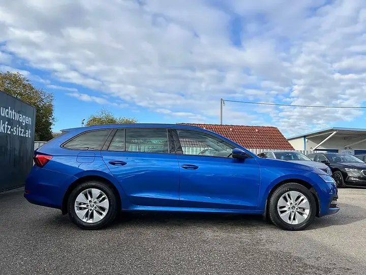 Skoda Octavia 2023 photo 2