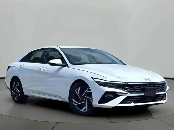 Hyundai Elantra 2024 photo 3