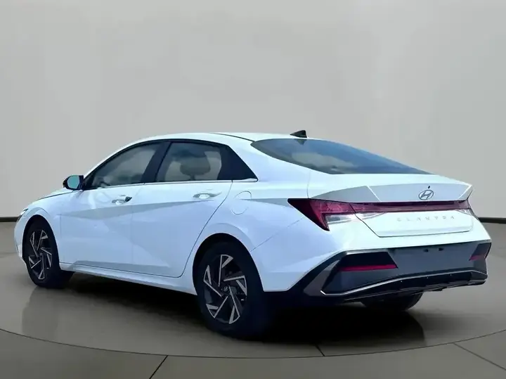 Hyundai Elantra 2024 photo 4