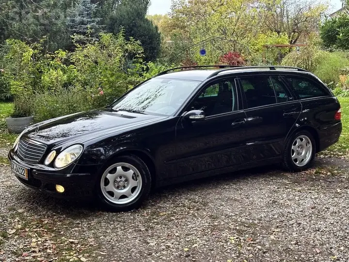 Mercedes-Benz E220 2006 photo 3