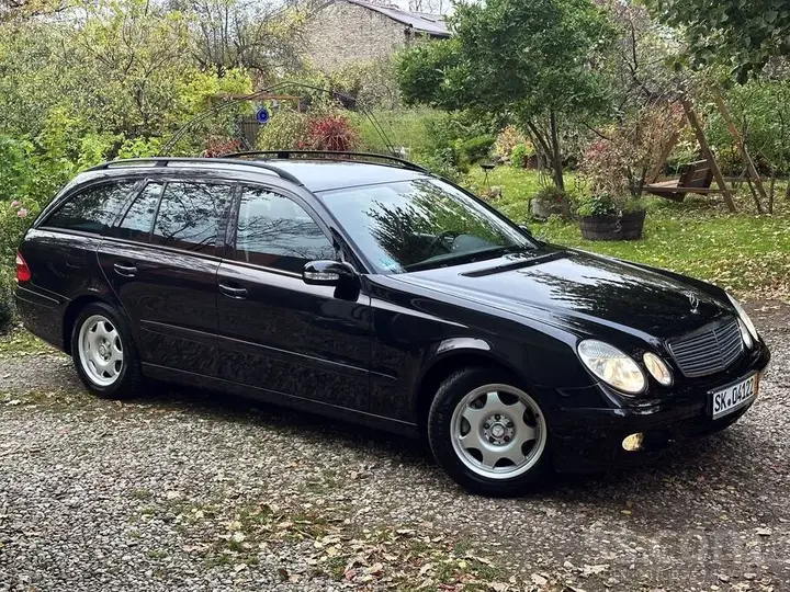 Mercedes-Benz E220 2006 photo 2