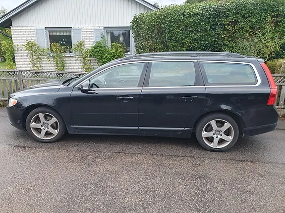 Volvo V70 2010 photo 2