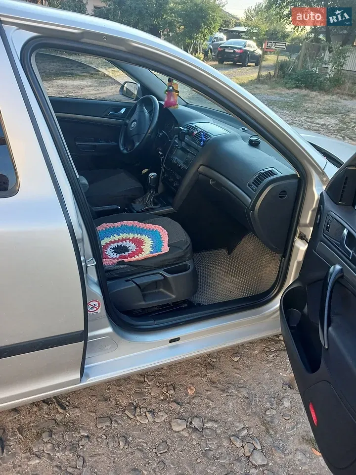 Skoda Octavia 2006 photo 2