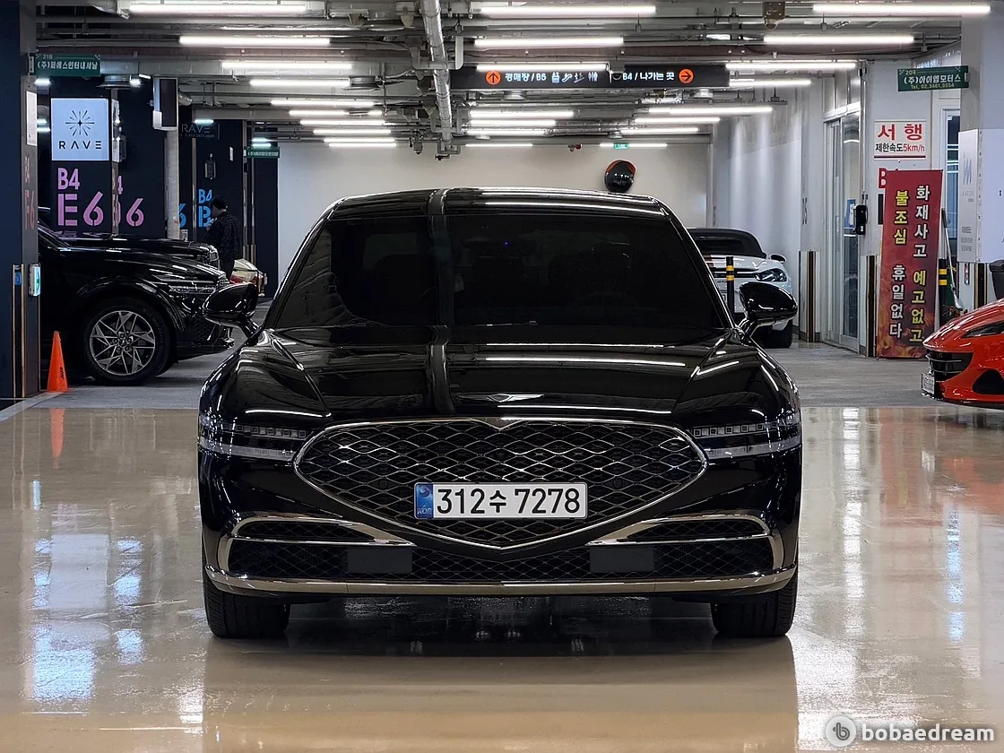 Genesis G90