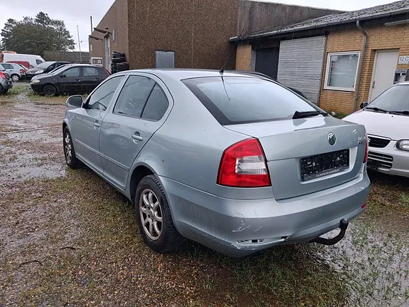 Skoda Octavia 2010 photo 2